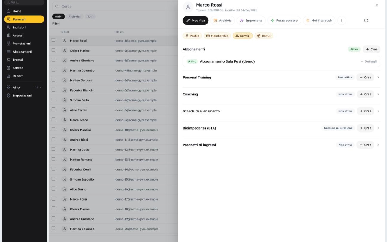 Dashboard GymPilot: elenco dei tesserati e scheda socio aperta sui servizi attivi, con abbonamento, personal training, coaching e scheda di allenamento.